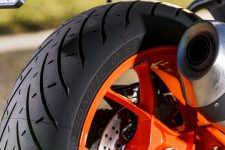 Metzeler Roadtec 01 SE close up 2