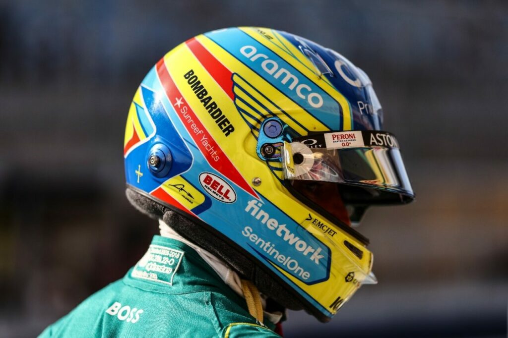 Your Guide to Choosing a Racing Helmet