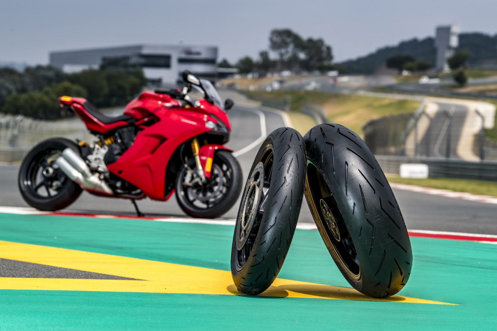 5 Best Motorcycle Track Day Tyres 2025