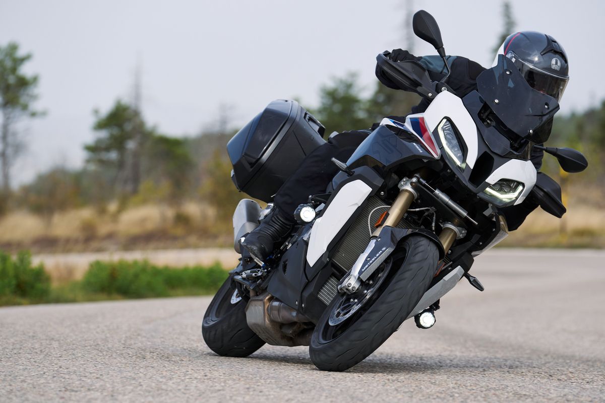 Metzeler Roadtec 02 best motorcycle road tyres