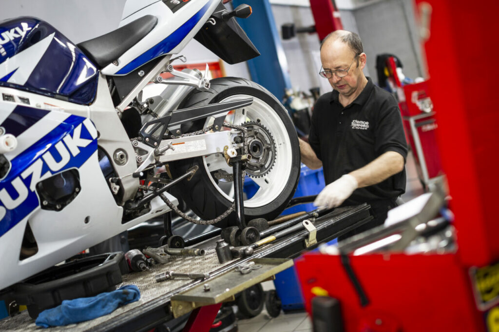 How to Change a Motorcycle Tyre – Step By Step Guide